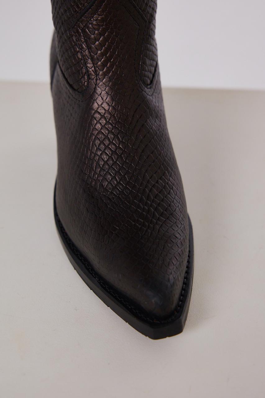 ELE BOOTS
