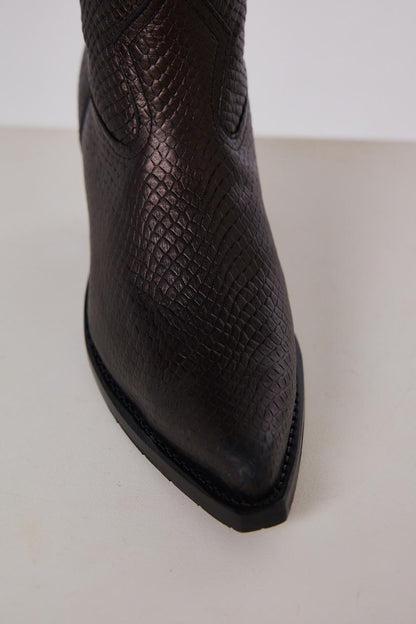 ELE BOOTS